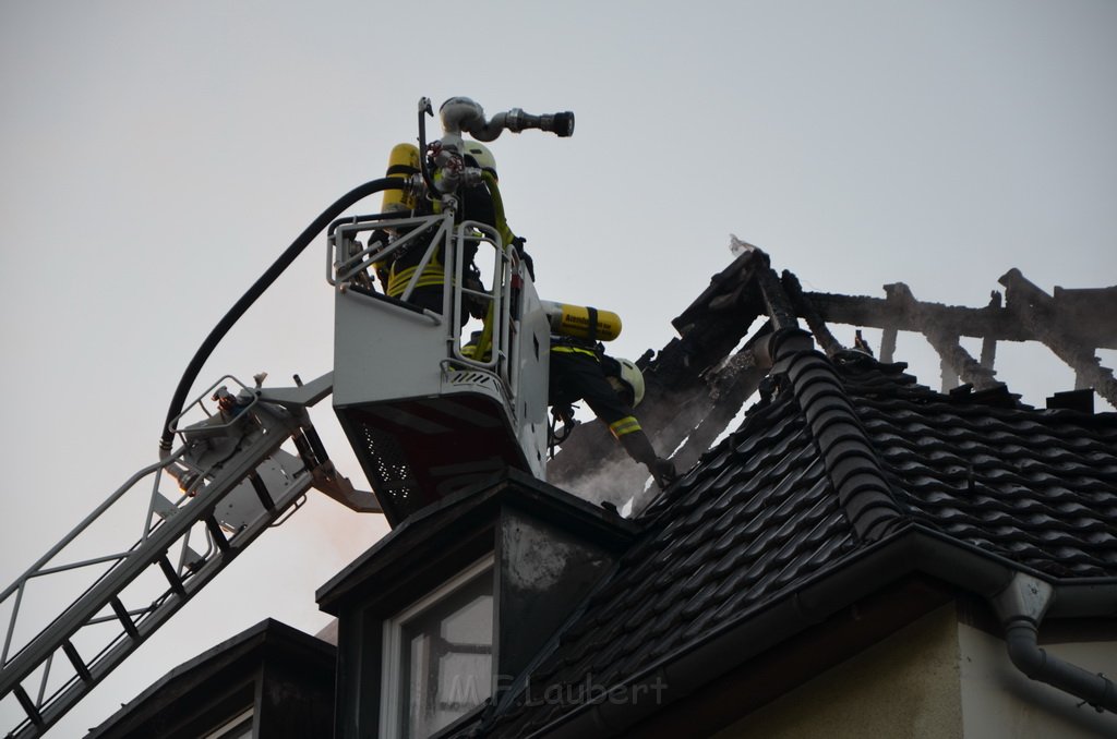 Feuer 3 Dachstuhl Koeln Buchforst Kalk Muelheimerstr P148.JPG